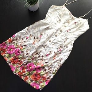Medium floral dress with buttons
